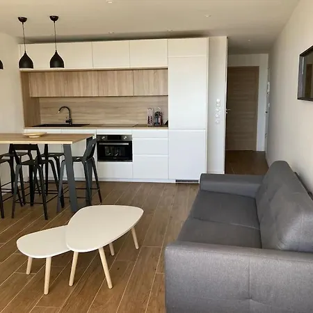 *horizon Bleu* Les Pieds Dans L'eau* لا غراند موت